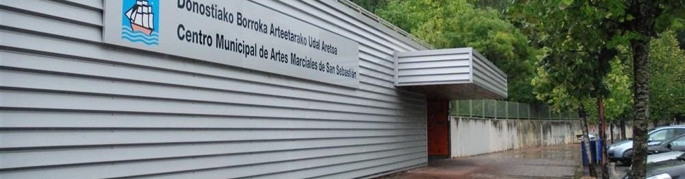 Entrada del Centro Municipal de Artes Marciales, sede de OHORE JIU JITSU Anoeta